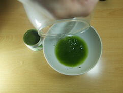 Matcha aufgießen